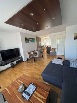 1,5-Zimmer-Wohnung mit möblierter Küche und sonnigem Balkon
