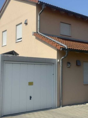 Exklusive 2-Zimmer-Wohnung mit gehobener Innenausstattung mit EBK und Dachterrasse in Gaimersheim