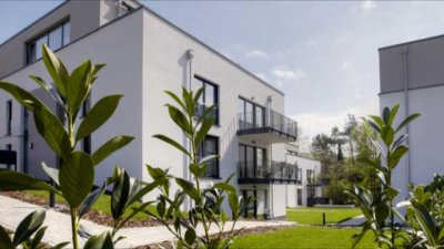 Traumhaft schöne, helle Wohnung mit Einbauküche, Süd- Balkon und PKW-Stellplatz
