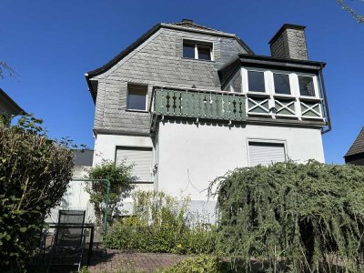 Der nächste Sommer kommt bestimmt....
Freistehendes 2-Familienhaus mit Garten, Terrasse und Balkon