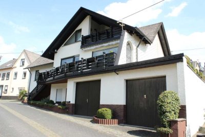 Repräsentatives, grosszügiges und gepflegtes Wohnhaus mit 2 Garagen und freiem Blick zur Mosel