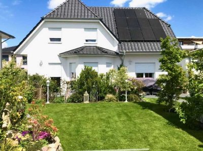 Schönes Einfamilienhaus, toller Garten, Doppelgarage, beste Ausstattung, viel Platz für die Familie