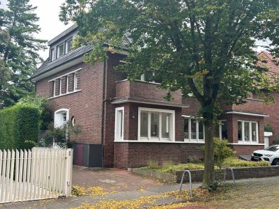 Exklusive Altbauwohnung mit großem Gartenbalkon in Münsters beliebter Hittorfstraße