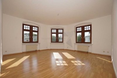 Romantische 3-Raum-Altbauwohnung mit Einbauküche und charakteristischen Türen