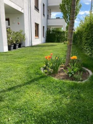 Exklusive, neuwertige 3-Raum-EG-Wohnung mit geh. Innenausstattung mit Balkon und EBK in Neutraubling