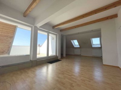 charmante Altbauwohnung mit kleiner Dachterrasse
