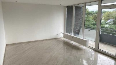 Sommer auf dem Balkon! Schöne helle 3-Zimmer-Wohnung zu vermieten!