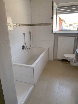 Geräumige 3-Zimmer-Wohnung im 1. OG ***  bevorzugt "Hausmeisterpaar"  *** OPTION große Terrasse