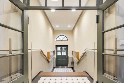 Schöner Wohnen: Luxuriöse 4-1/2-Zimmer-Altbauwohnung mit Balkon im Herzen von Haidhausen