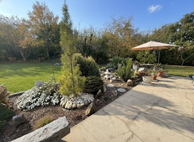 NATUR TRIFFT KOMFORT – hochwertiges Einfamilienhaus - ca. 524m² Grund - ca. 180m² NFL - 5 Zimmer - Terrasse - 2 Stellplätze - gepflegter Garten