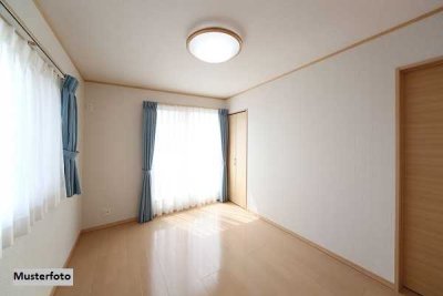 Doppelhaushälfte nebst Garage