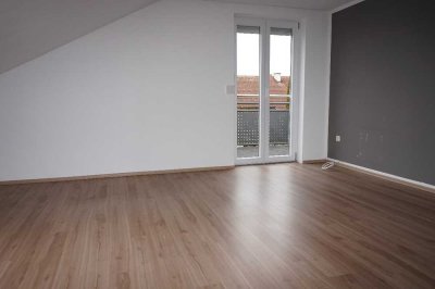 RARITÄT! Lichtdurchflutete Wohlfühlinsel unterm Dach mit Balkon!