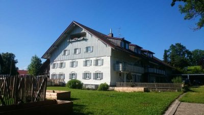 Schöne Maisonette-Wohnung mit überdachtem Balkon und EBK