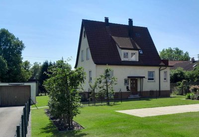 Ruhig und idyllisch mit großem Garten !