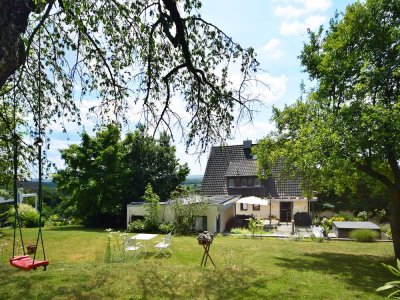 Entzückendes Idyll mit traumhafter Außenanlage in Bestlage von Kleinostheim!