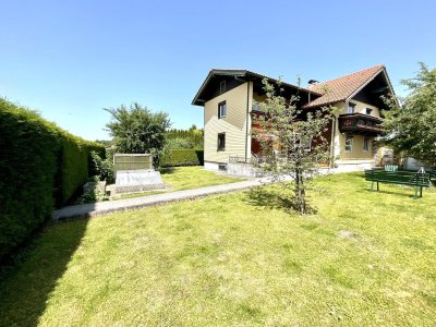 Geräumiges Ein-Zweifamilienhaus mit 2 Garagen, Keller und Garten