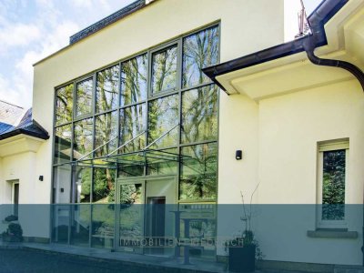 FRIEDERICH: Neuwertige  Luxuswohnung über zwei Etagen mit großen Terrassen am Lousberg