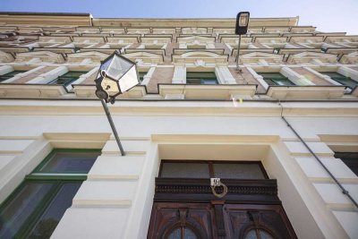 Bezugsfreie, charmante Dachgeschosswohnung mit Dachloggia - Aufzug vorhanden!!