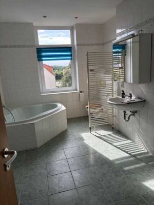4 Zimmer auf 2 Etagen mit Terrasse & Gäste WC