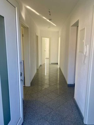 Geschmackvolle 3 ZKB mit Balkon, ca 80 qm, WG geeignet, frei ab 01.04.2025, von Privat