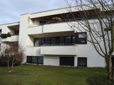 Gepflegte 3,5-Zimmer-Hochparterre-Wohnung mit Balkon u. Einbauküche in Biberach, Gigelberg