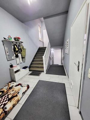 Zwei-/Dreifamilienhaus komplett saniert + möbliert zu verkaufen