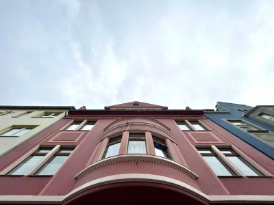 Einzigartige Dachgeschosswohnung mit zwei Balkonen