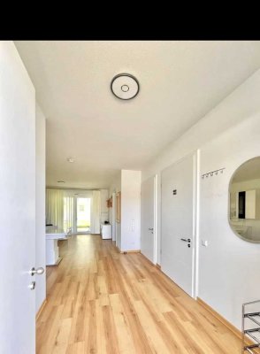 Helle 2 Zimmer Wohnung EG mit separaten Eingang und Terrasse
