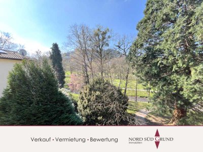 3 Zimmer-Wohnung in direkter Allee-Lage in Baden-Baden. Ca. 95 m². Lift. Loggia und Einzelgarage.