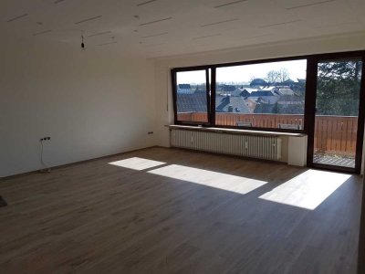 Große 6,5-Raum-Maisonette-Wohnung mit Balkon und offenem Kamin in Töpen