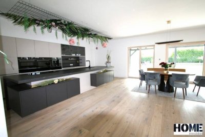 exklusiver Bungalow, mit viel Platz für Familie und Fuhrpark, entspannen Sie am Pool