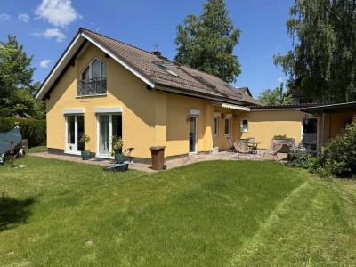Charmantes Mehrgenerationenhaus mit separatem Büro-/Praxisraum