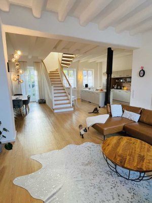 Wohnen mit Geschichte – stilvolle Maisonette im Dycker Weinhaus mit Gartenidylle