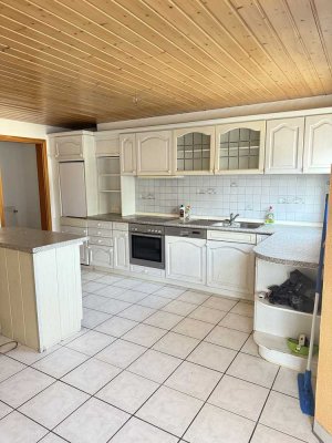 Frisch renovierte 3,5-Zimmer-Wohnung mit Balkon und EBK in Waldenbuch