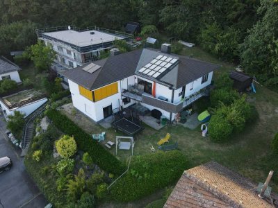 Wohntraum, Villa mit Fernblick, über 300qm Wohn-Nutzflächen, 50qm Schwimmhalle, 3 Terrassen, Sauna.