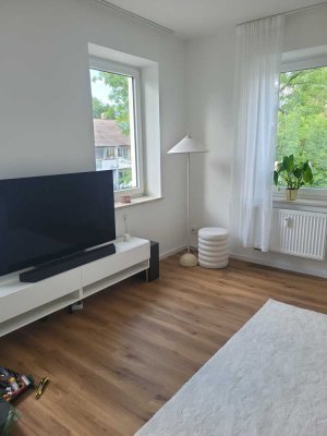 Wohnen auf Zeit ( max. 6 Monate) schöne sanierte/möblierte 3-Zimmer-Wohnung mit Balkon