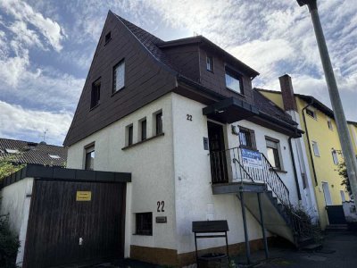 Handwerker aufgepasst!
 Doppelhaushälfte mit viel Platz
 in zentraler Lage von Marbach
 am