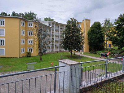 gepflegte 2,5-Zimmer-Wohnung mit Einbauküche und Balkon