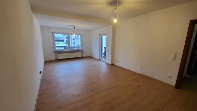 Freundliche und sanierte 3-Zimmer-Erdgeschosswohnung mit EBK in Petersberg