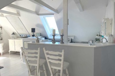 Helle 2-Zimmer-Dachgeschosswohnung mit Garten & Terrasse
