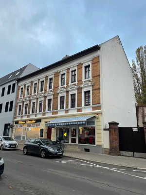 Frisch renovierte 3-Raum-Wohnung in denkmalgeschütztem Altbau – sofort bezugsfertig!
