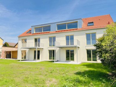 Moderne & großzügige Wohnung mit großem Balkon, EBK und wundervollem Blick ins Grüne