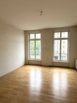Provisionsfrei! Bezugsfreie 3-Zimmer-Wohnung in den historischen Stalinbauten am Strausberger Platz