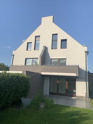 Frisch renovierte DHH in Großziethen