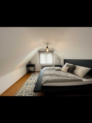 Charmante 1,5-Zimmer-Dachgeschosswohnung mit ca. 25 m² – Möbliert – Ideal für Singles oder Pendler