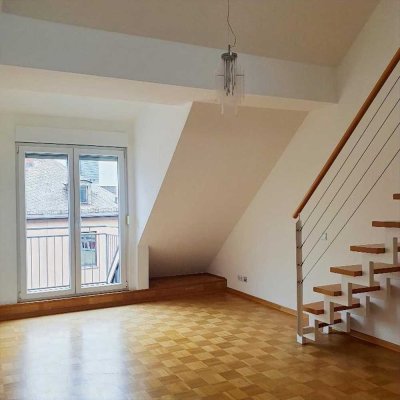 Schicke lichtdurchflutete Maisonette-Wohnung in zentraler Lage - frei und bezugsfertig