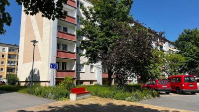 Günstige 1-Raum-Hochparterre-Wohnung mit Balkon in Cunewalde