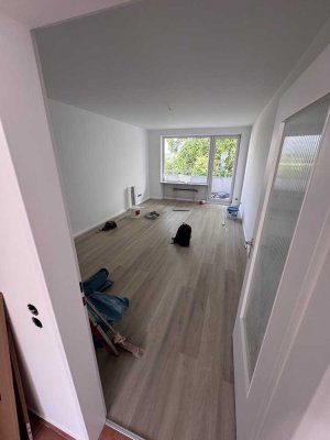 Exklusive frisch sanierte 1-Raum-Wohnung mit Balkon und EBK in Pinneberg