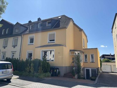 Wohnen unterm Dach - inkl. Einbauküche - Wohnung in ruhiger Lage