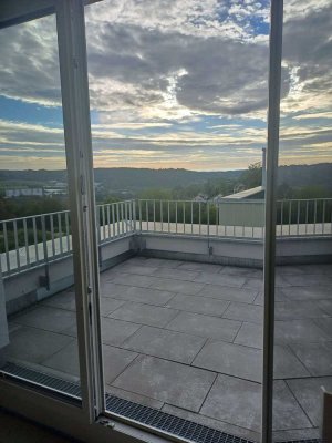 Neuwertige Doppelhaushälfte mit Dachterrasse